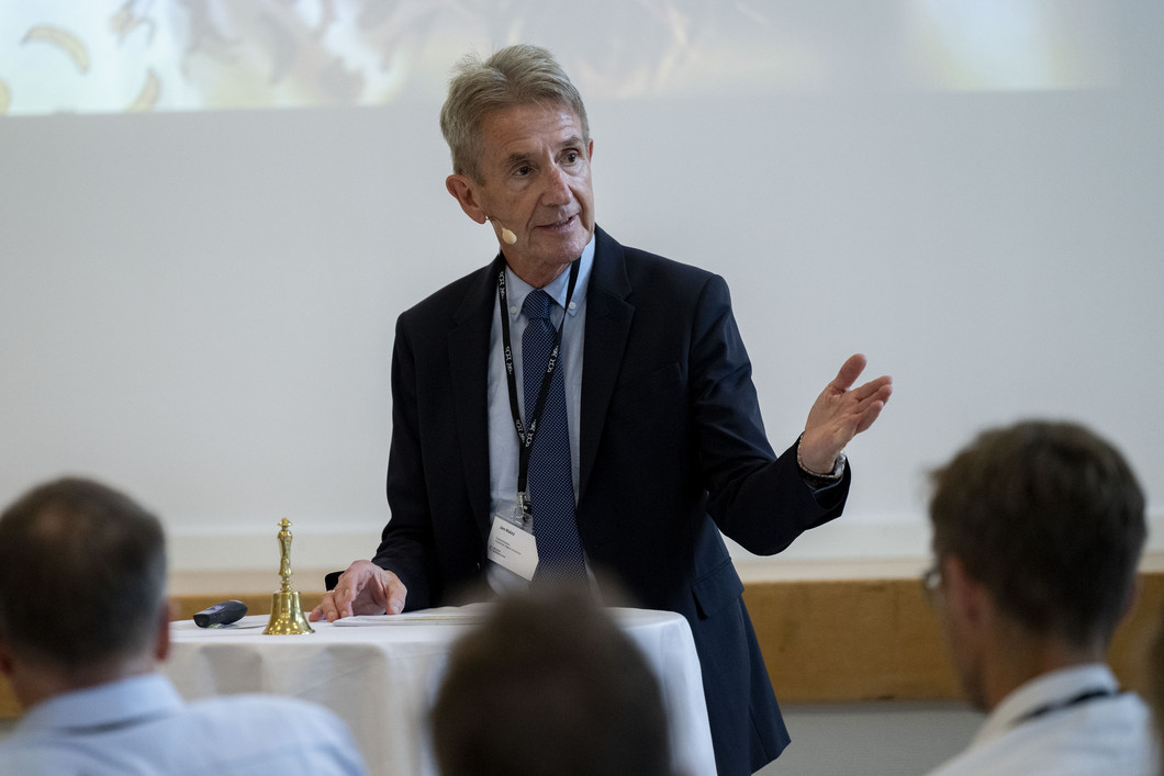 Psykiatridirektør Jan Mainz byder velkommen - Foto: Lars Horn/Baghuset  